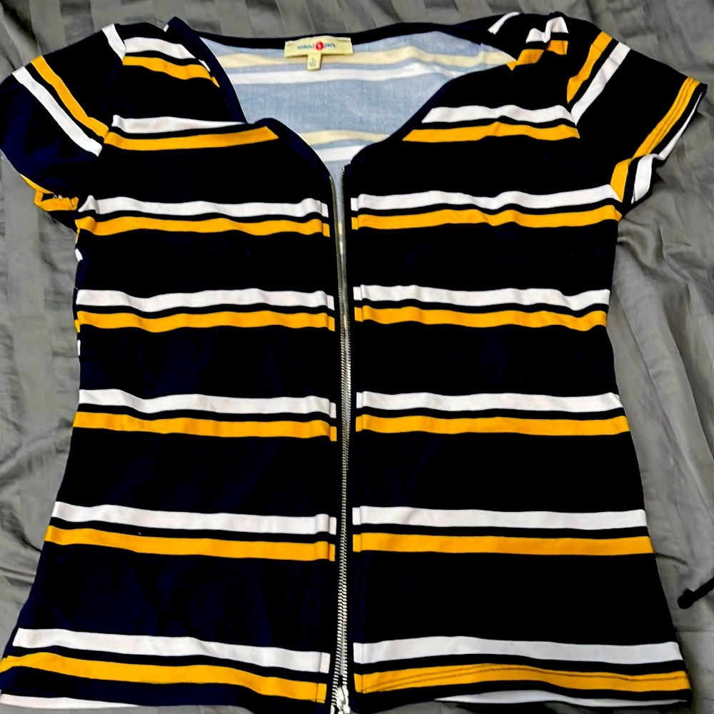 Short sleeve zipper shirt